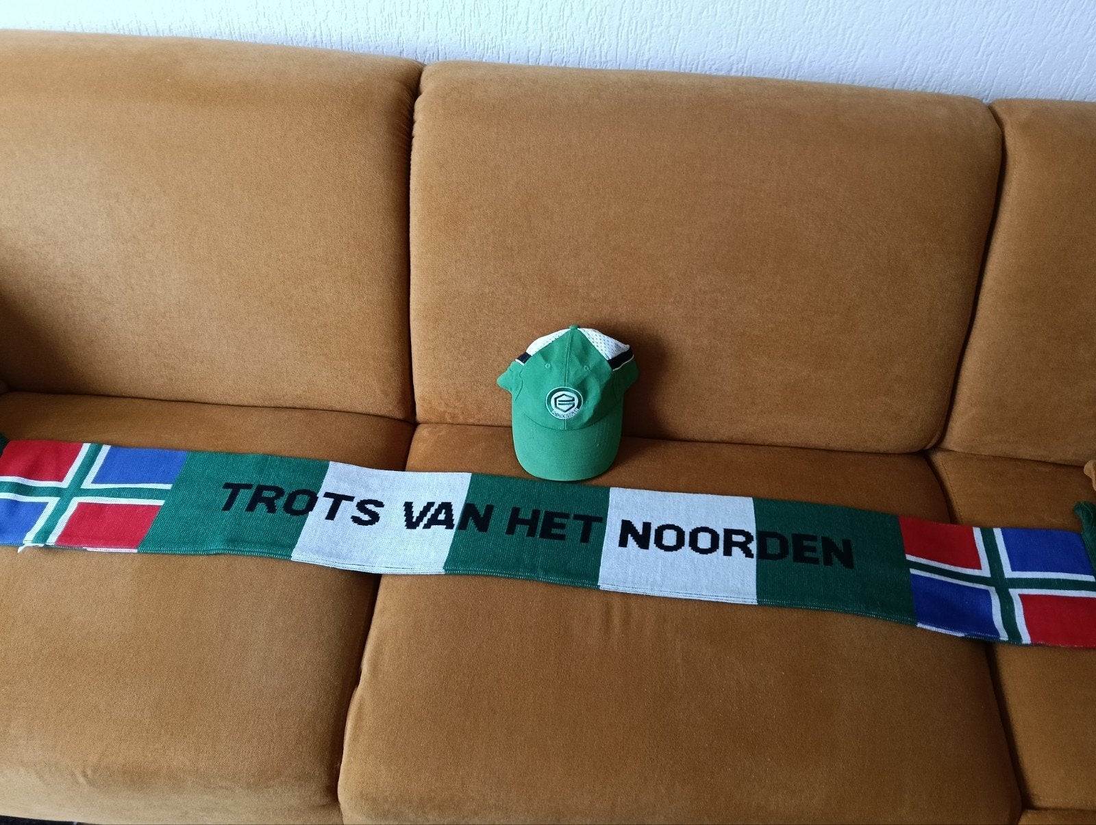 FC Groningen sjaal en pet - Trots van het Noorden, Verzamelen, Sportartikelen en Voetbal, Ophalen of Verzenden, Gebruikt