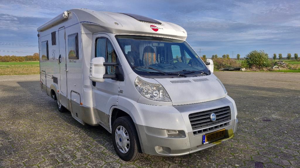 Burstner Solano. T615 fransbed. Half intergraal Veel extra.s, Caravans en Kamperen, Campers, Particulier, tot en met 4, Integraal