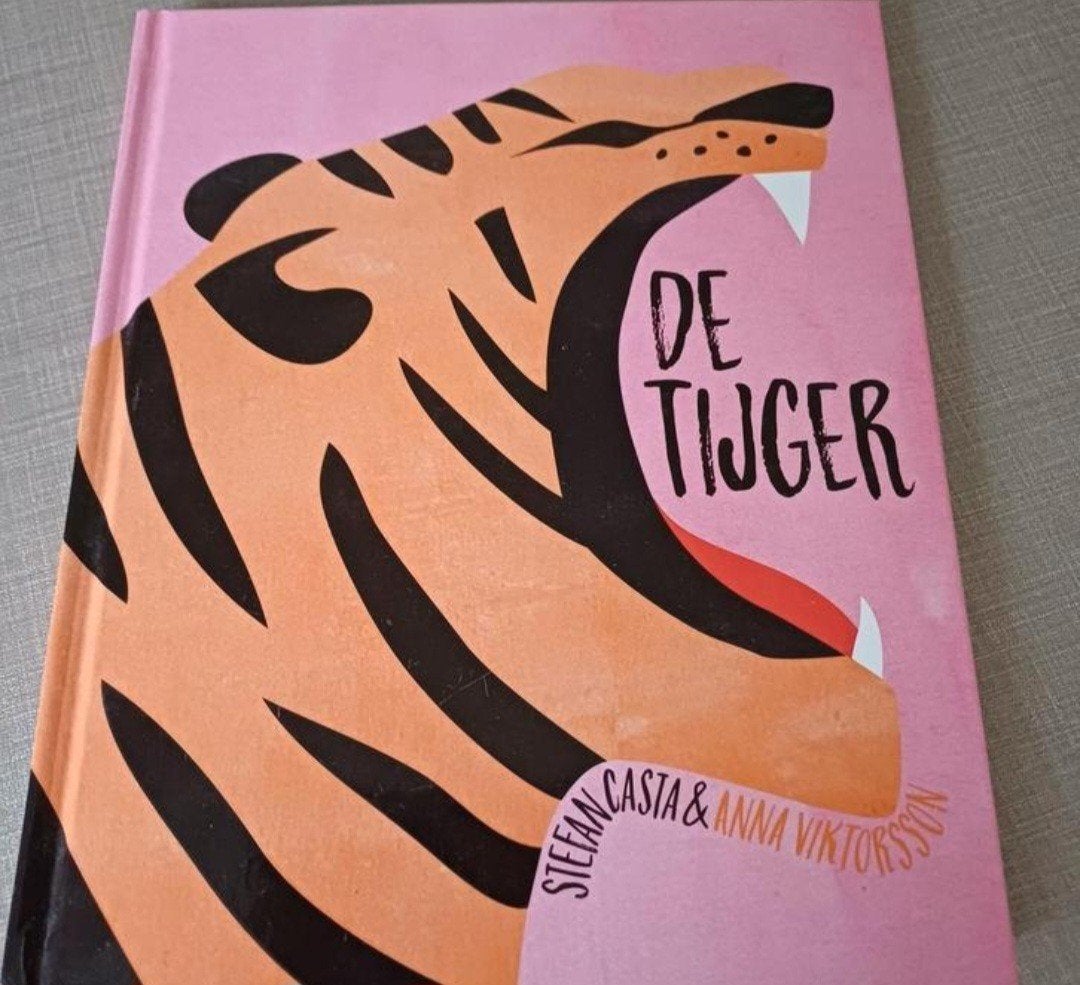 De Tijger leuk en leerzaam boek  met spel en toets, Ophalen of Verzenden, Zo goed als nieuw, Stefan Casta & Anna Viktorsson, Non-fictie