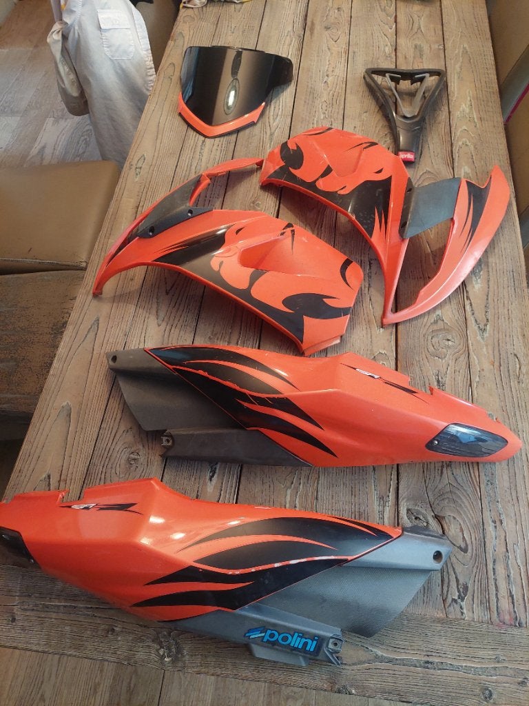Aprilia factory kappenset, Fietsen en Brommers, Brommeronderdelen | Scooters, Ophalen of Verzenden, Gebruikt, Kap, Aprilia