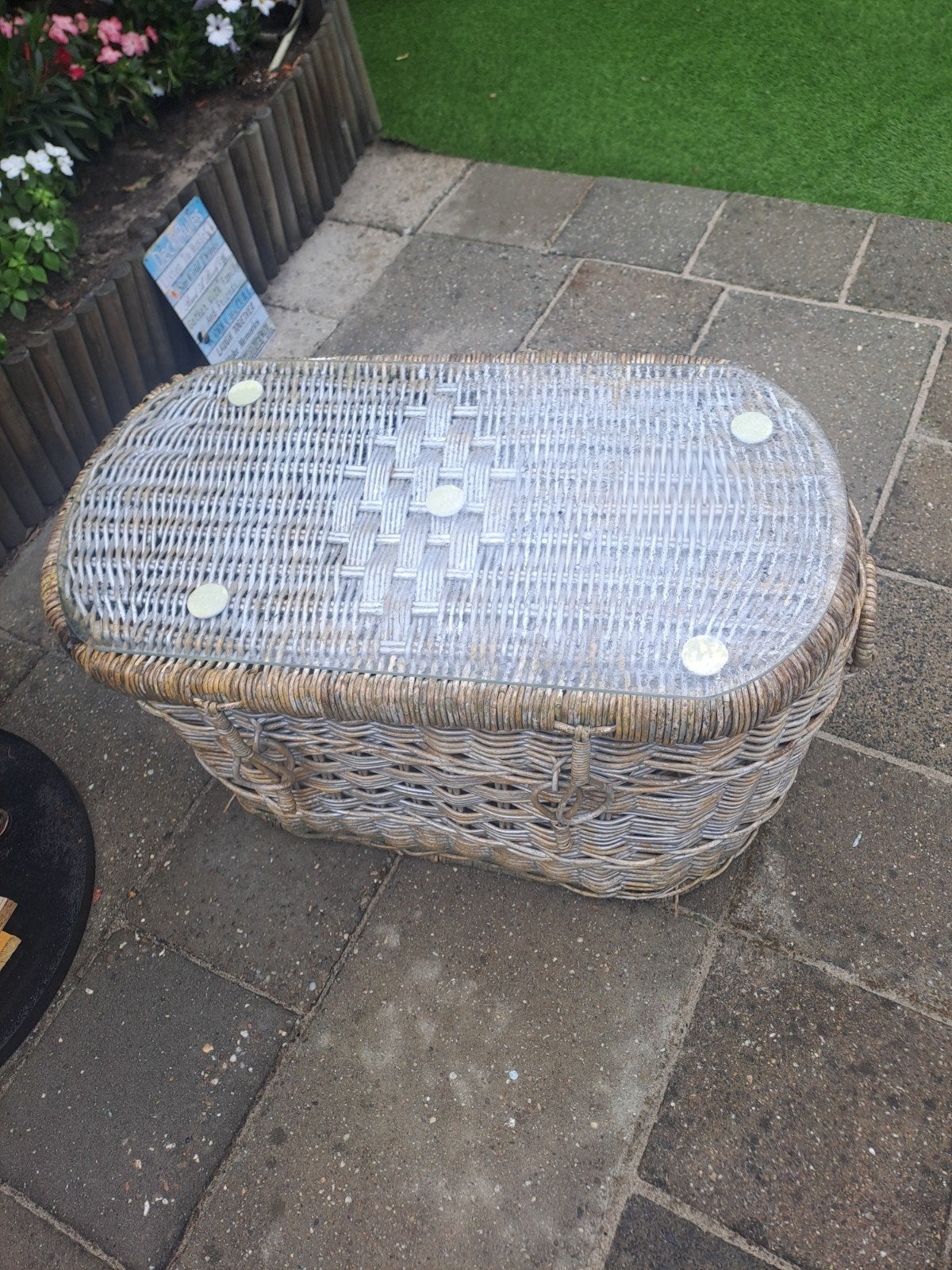 Buiten wickey salobtafel, Ophalen
