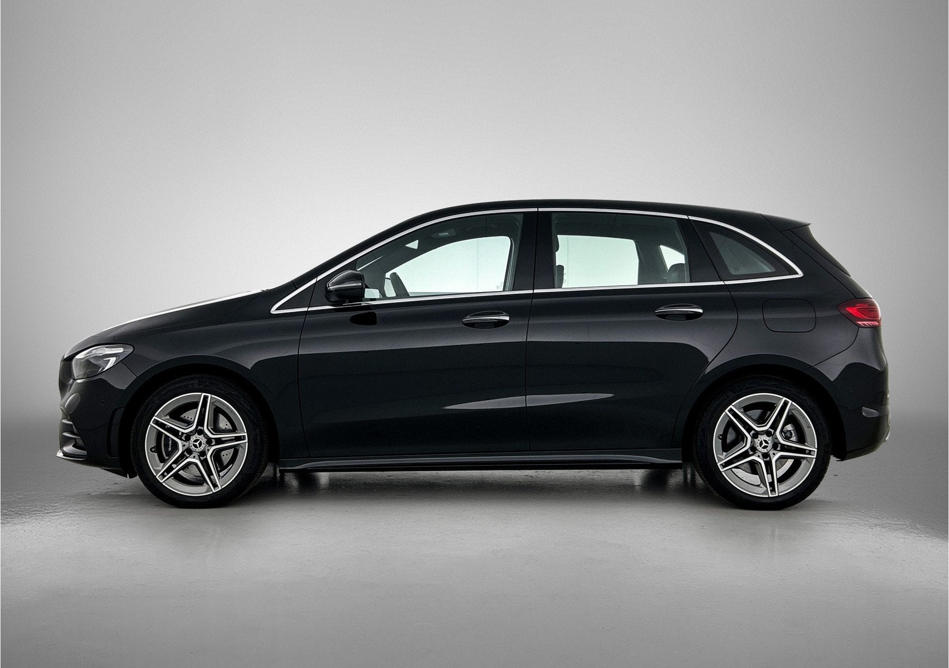 Mercedes-Benz B-Klasse 250 e Star Edition AMG Line Keyless g, 12 maanden, Gebruikt, 4 cilinders, Zwart