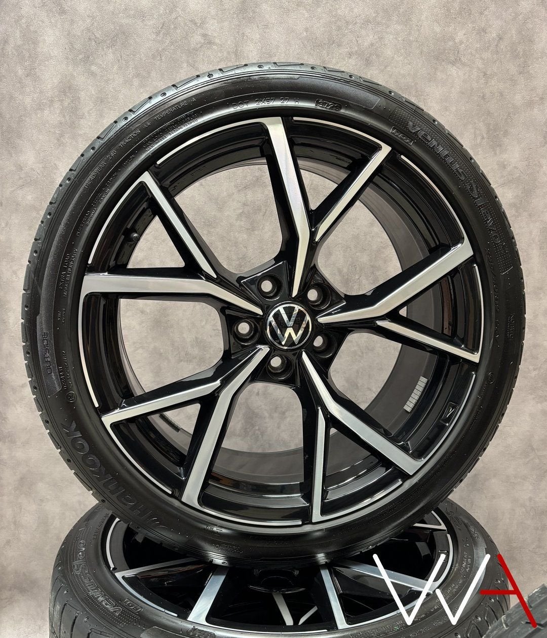 19” Volkswagen T Roc R “Estoril” velgen Passat 2GA DEMO, 19 inch, -, -, Banden en Velgen