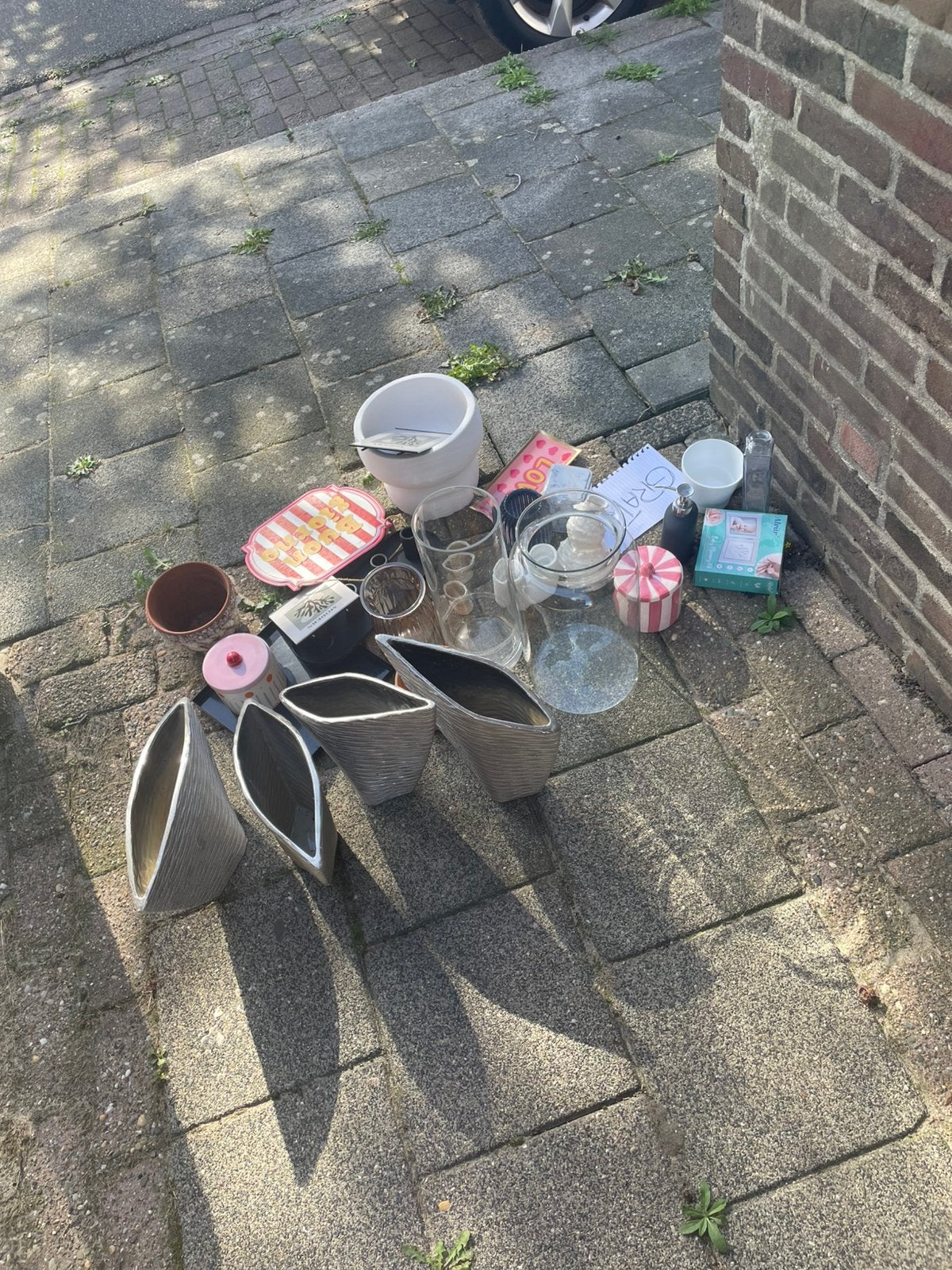 Gratis vazen en spulletjes, Ophalen