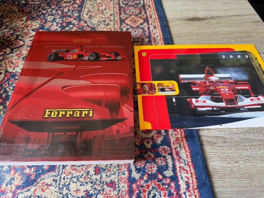 Ferrari 2002  Jaarboek en Kalender 2003., Ophalen of Verzenden, Zo goed als nieuw, Ferrari