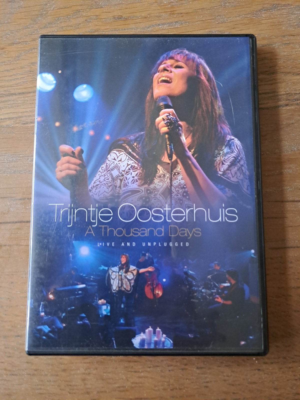 Trijntje Oosterhuis - A Thousand Days Live and Unplugged DVD, Engels, Alle leeftijden, Nederlands, Inclusief doosje
