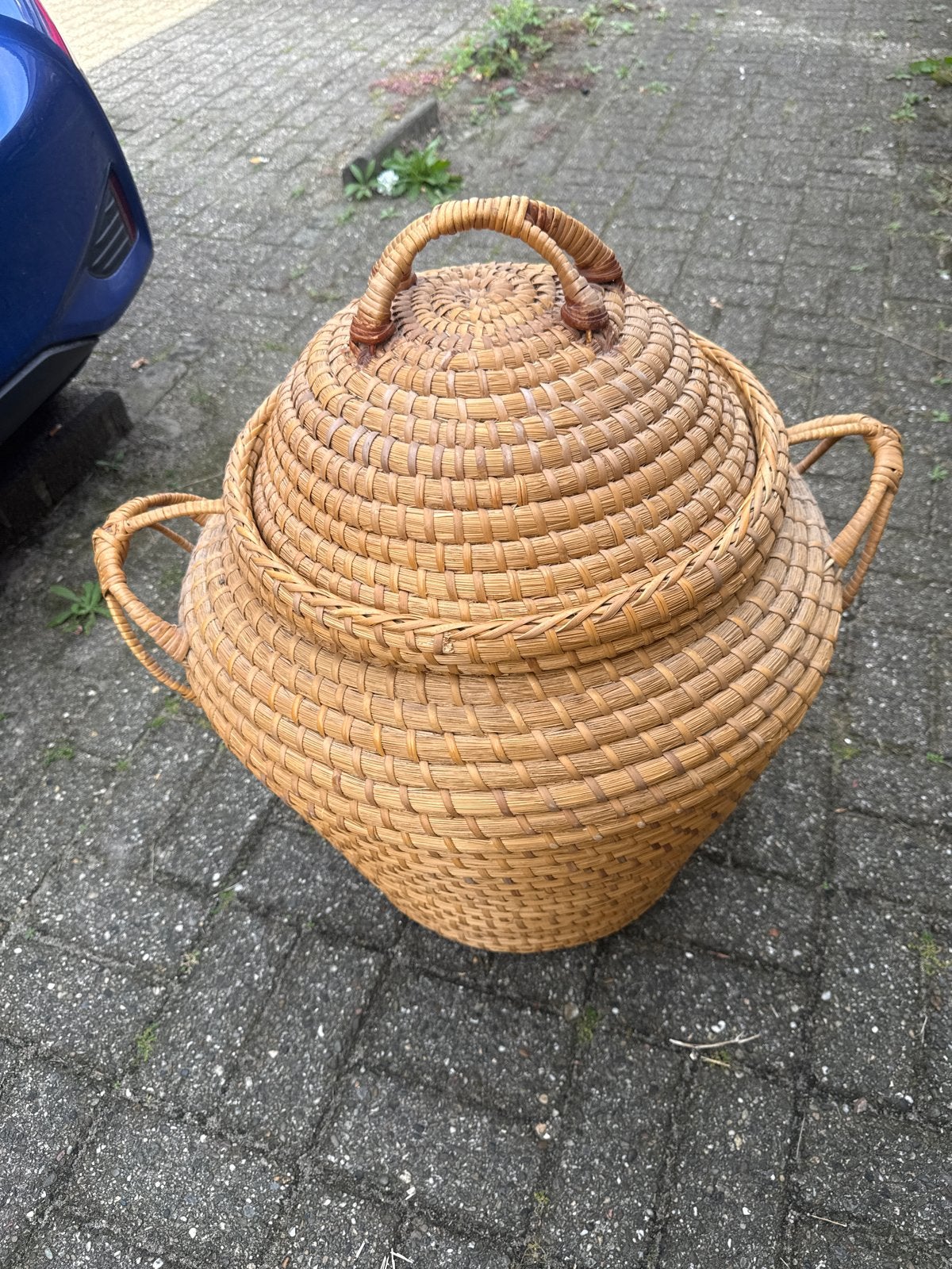 Grote rieten mand met deksel en handvatten, Gebruikt, Ophalen of Verzenden, Landelijk, Natuurlijk materiaal