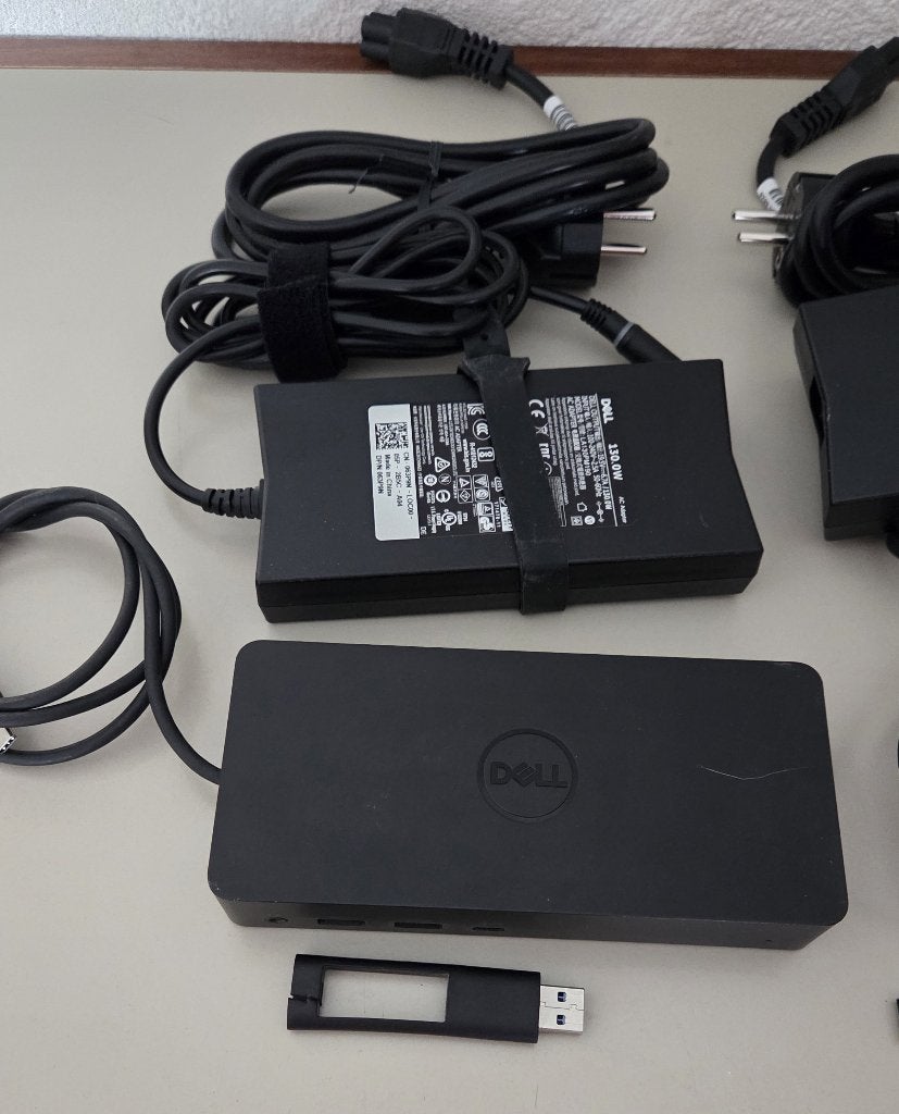 2 Dell D6000 Universeel Docking Stations, Computers en Software, Dockingstations, Ophalen, Zo goed als nieuw, Dell, Docking station