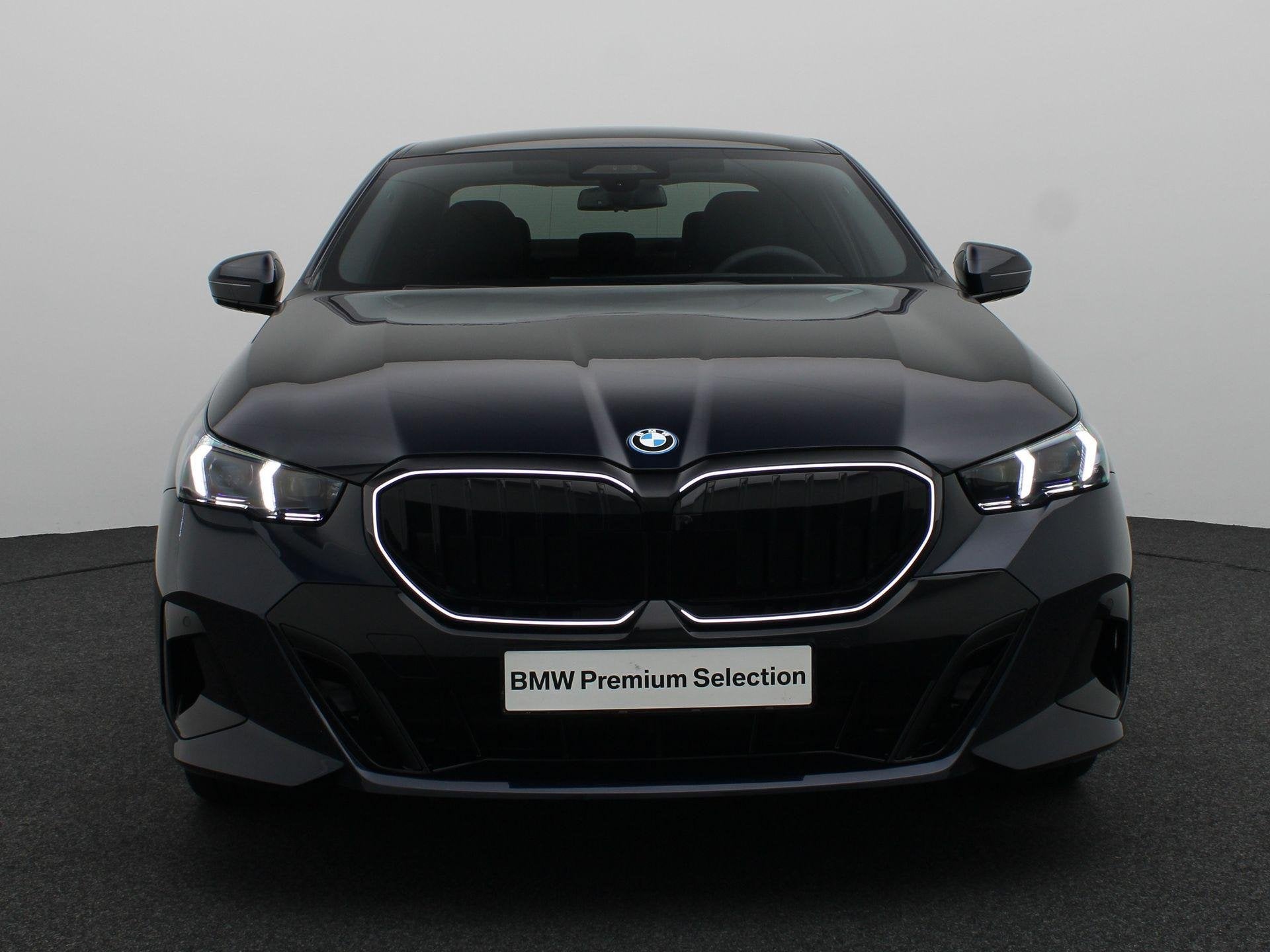BMW 5 Serie Sedan 550e xDrive M Sportpakket Pro | Innovation, Auto's, Automaat, Stof, Gebruikt, 135 min