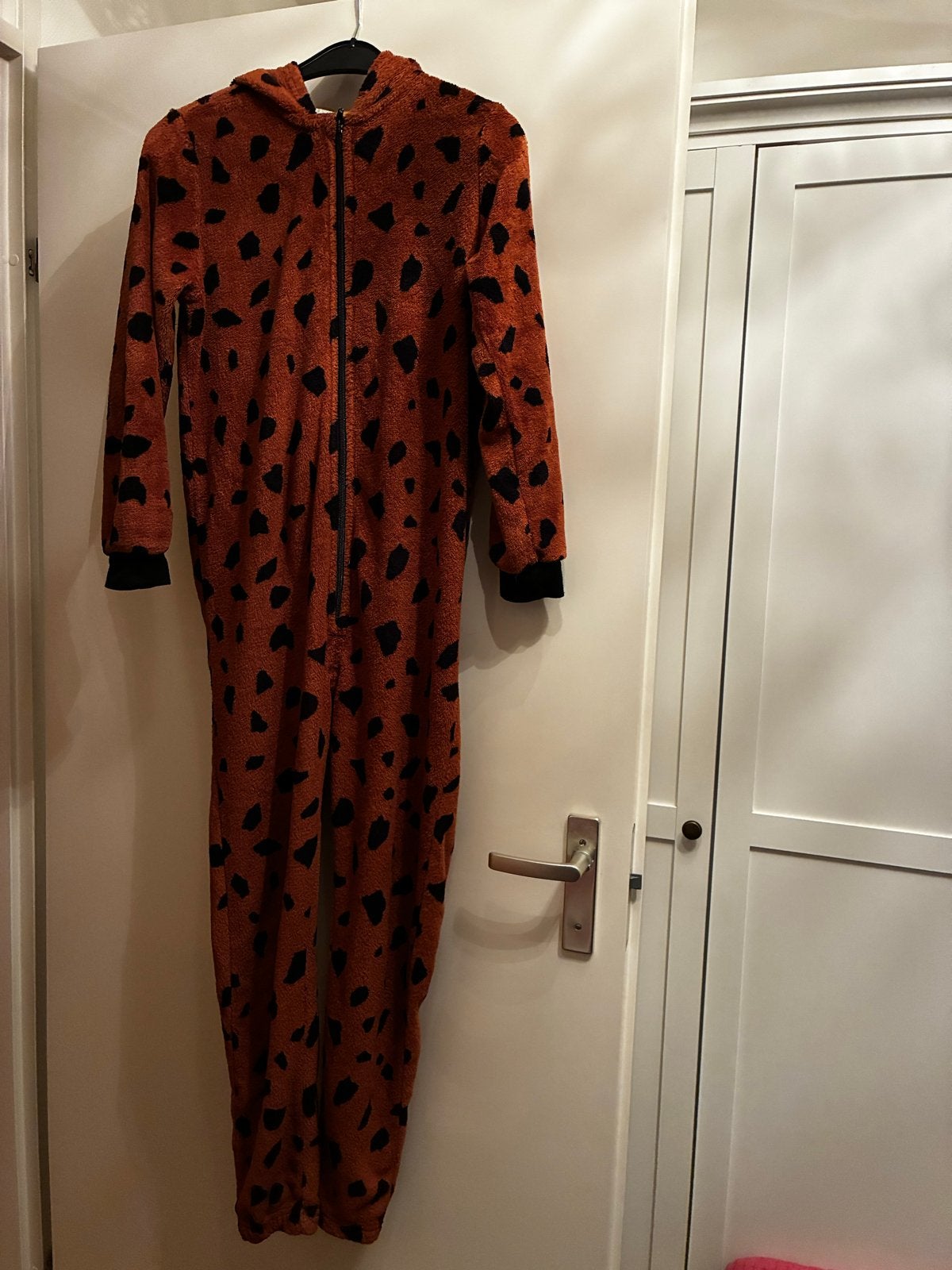 Comfortabele Onesie met Luipaard print., Ophalen, Gebruikt, Jongen of Meisje