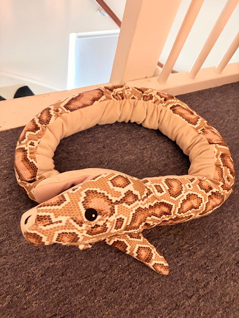 DJUNGELSKOG slang/burmese python knuffel - IKEA, Kinderen en Baby's, Speelgoed | Knuffels en Pluche, Ophalen, Gebruikt, IKEA, Overige typen