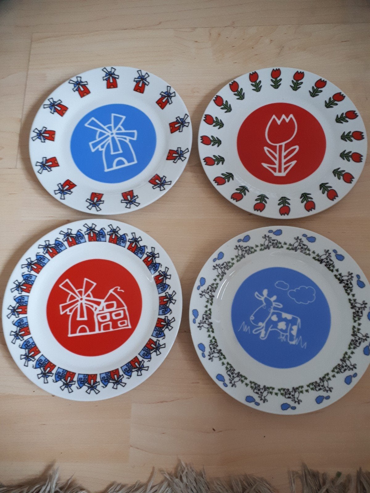 4 ontbijt bordjes Hollands tafereel, Huis en Inrichting, Keuken | Servies, Ophalen of Verzenden, Zo goed als nieuw, Overige stijlen