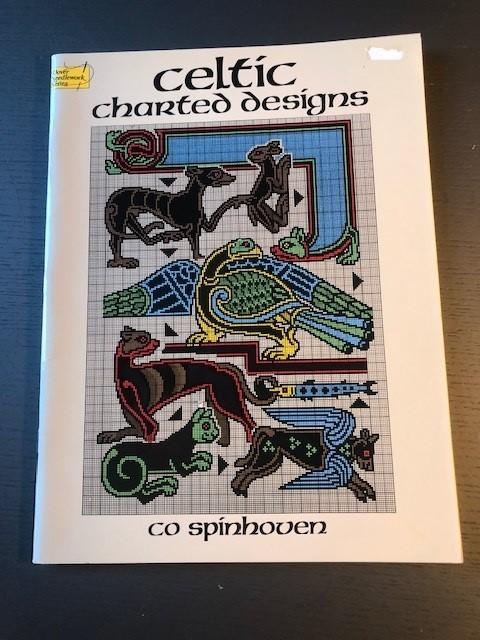 Boek " Celtic Charted Designs " door Co Spinhoven € 8,00, Gelezen, Ophalen of Verzenden, Co Spinhoven, Borduren en Naaien