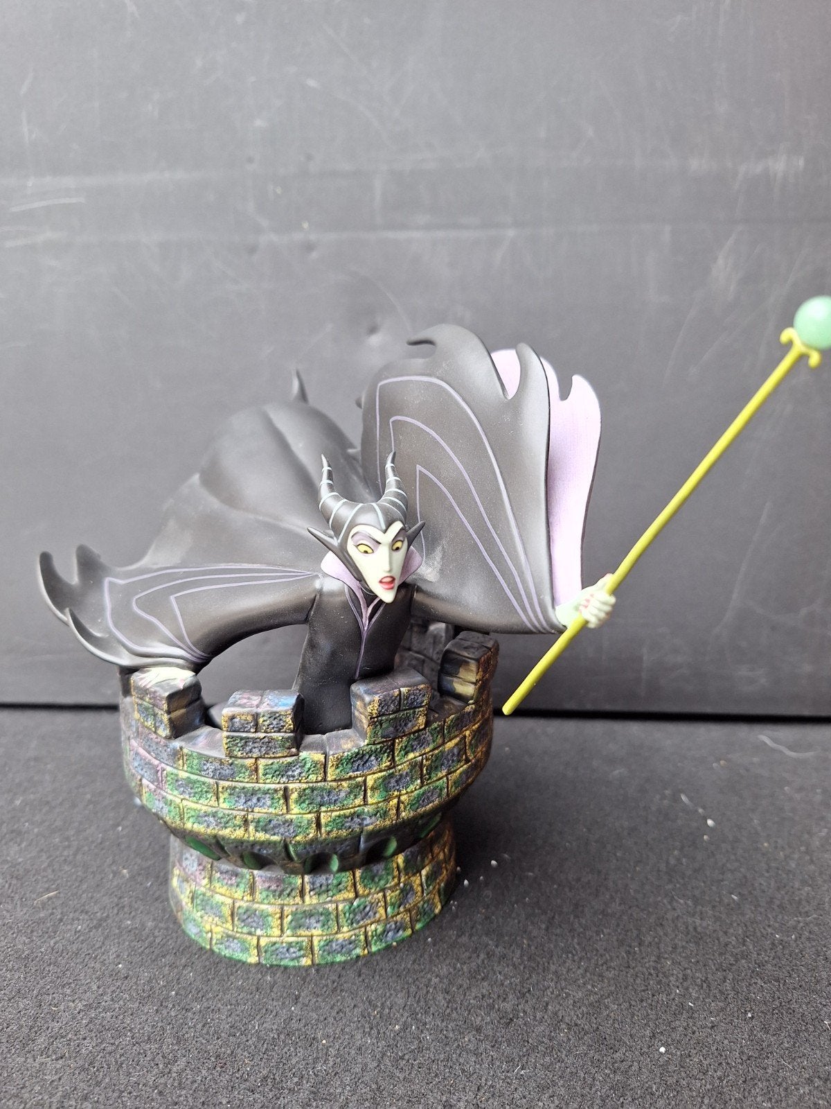 WDCC Disney Maleficent - Doornroosje jubileum beeld, Verzamelen, Disney, Ophalen, Assepoester of Belle, Zo goed als nieuw, Beeldje of Figuurtje