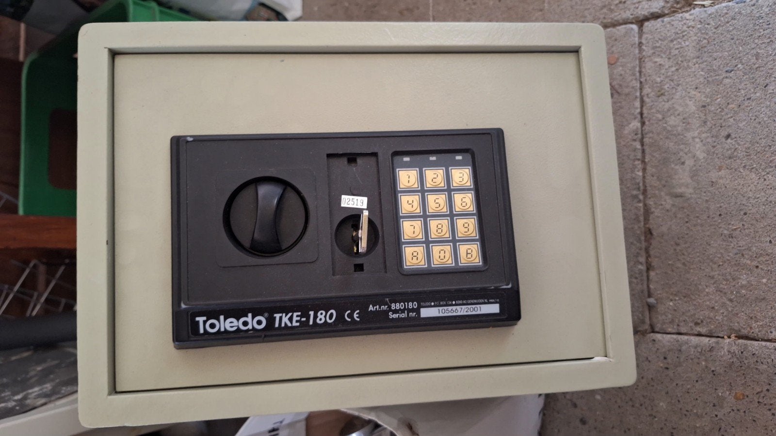 Toledo tke 180 brandkast, Ophalen