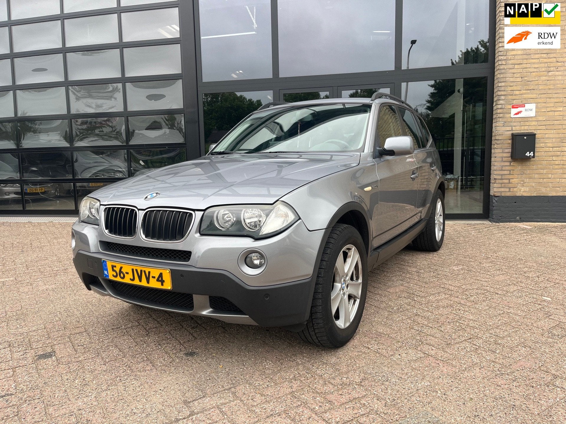BMW X3 2.0i Business Line, YOUNGTIMER, Stof, Zwart, 4 cilinders, 150 pk