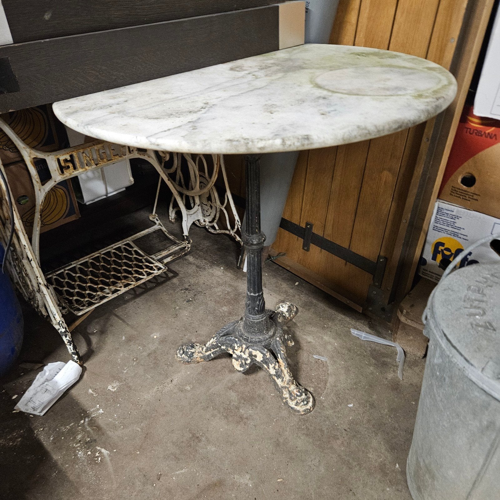 Gietijzeren tafel met marmeren blad, Antiek en Kunst, Antiek | Meubels | Tafels, Ophalen of Verzenden