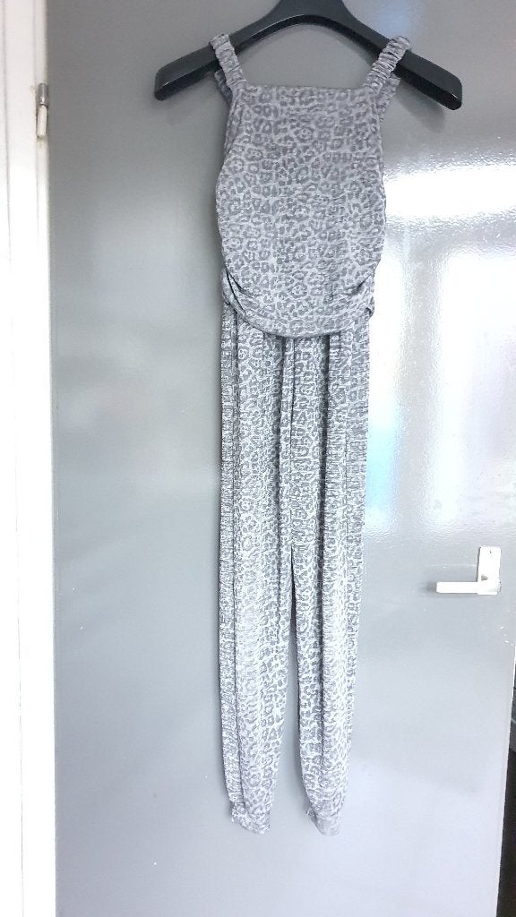 Grijze panterprint jumpsuit S stretchy halter, Kleding | Dames, Ophalen of Verzenden, Zo goed als nieuw, Maat 36 (S), Grijs