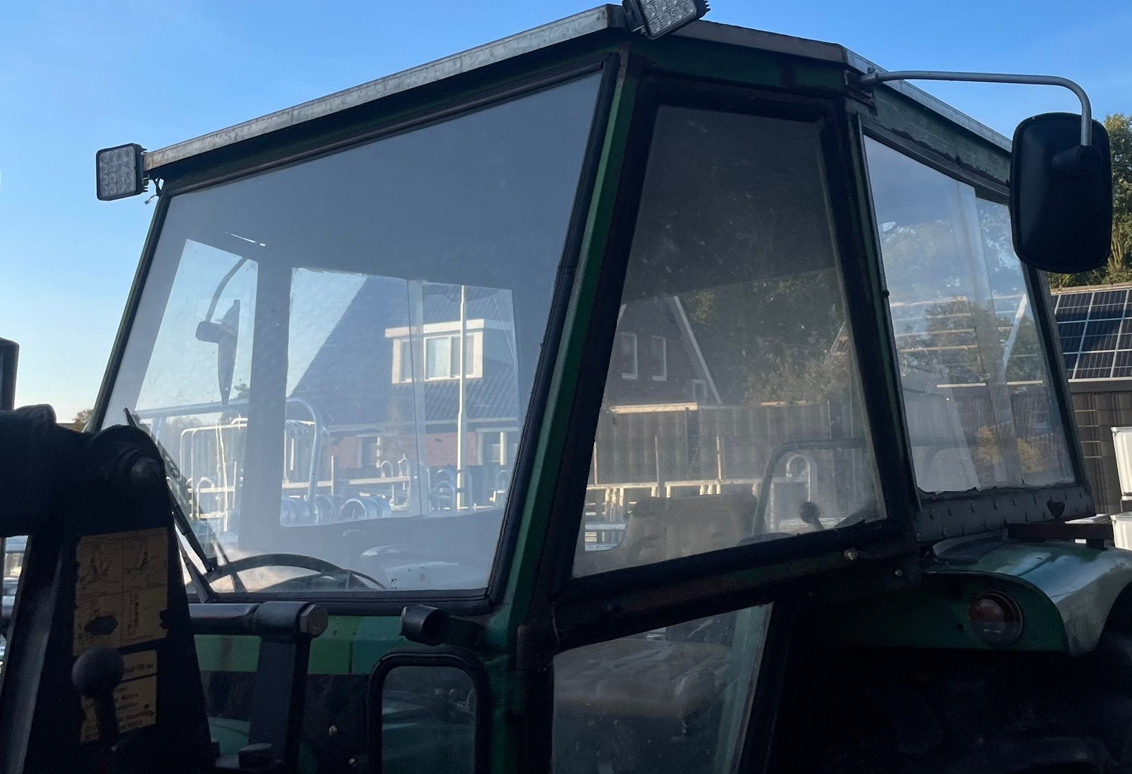 Trekker cabine met stalen dak, goede staat!, Ophalen