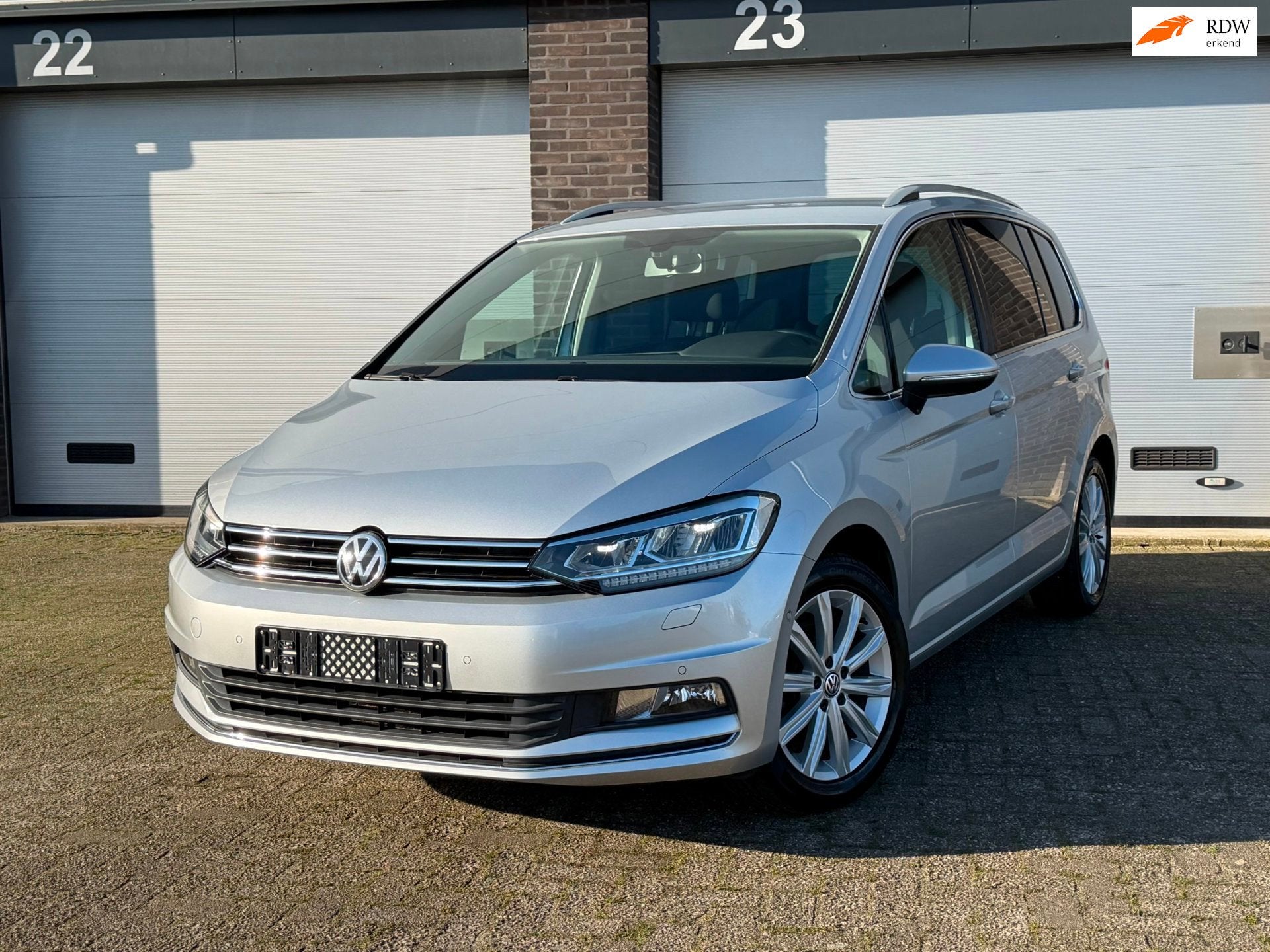 Volkswagen Touran 1.4 TSI Highline 7p, Dealer onderhouden, Zwart, 4 cilinders, 150 pk
