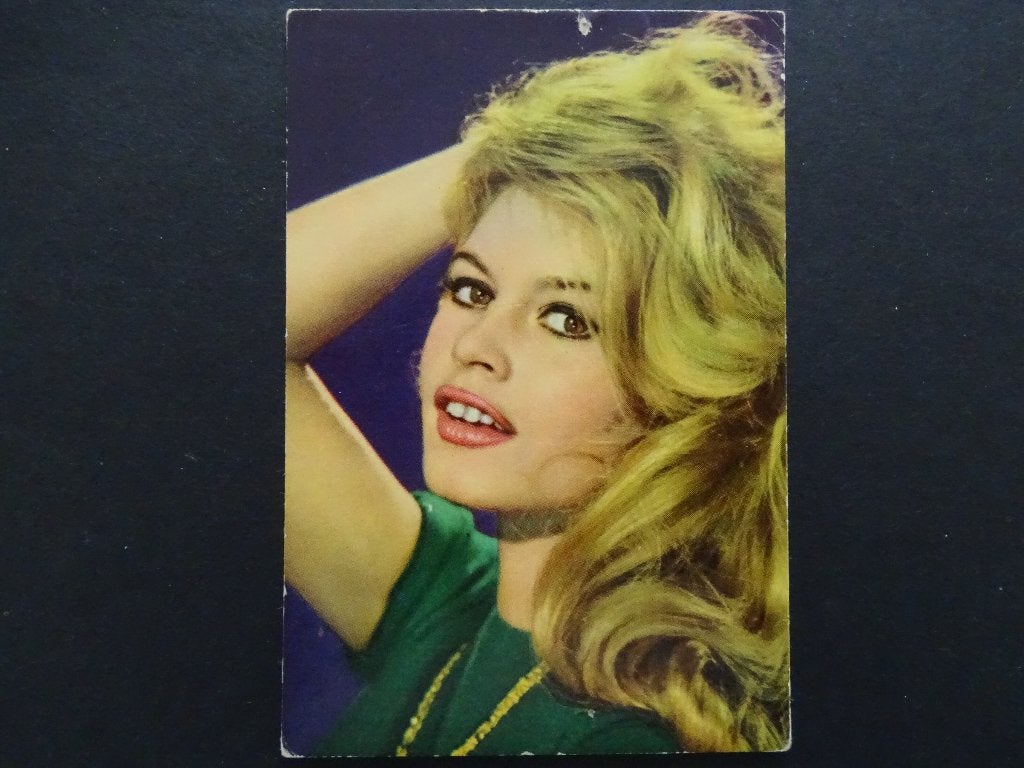 Brigitte Bardot - Kleinformaat 9,3 x 6,4 cm, Ophalen of Verzenden, 1960 tot 1980, Ongelopen, Sterren en Beroemdheden