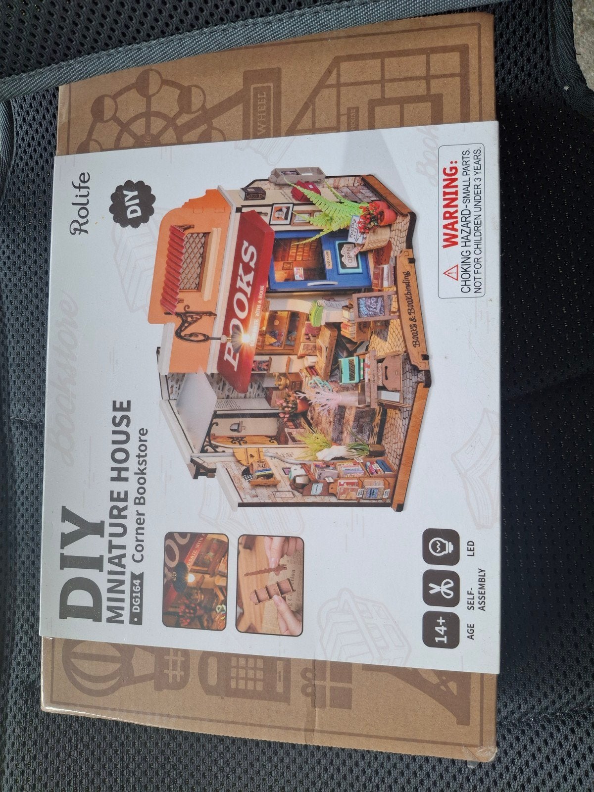 DIY Miniatuur Huis Hoek Boekhandel met LED, Hobby en Vrije tijd, Modelbouw | Figuren en Diorama's, Ophalen of Verzenden
