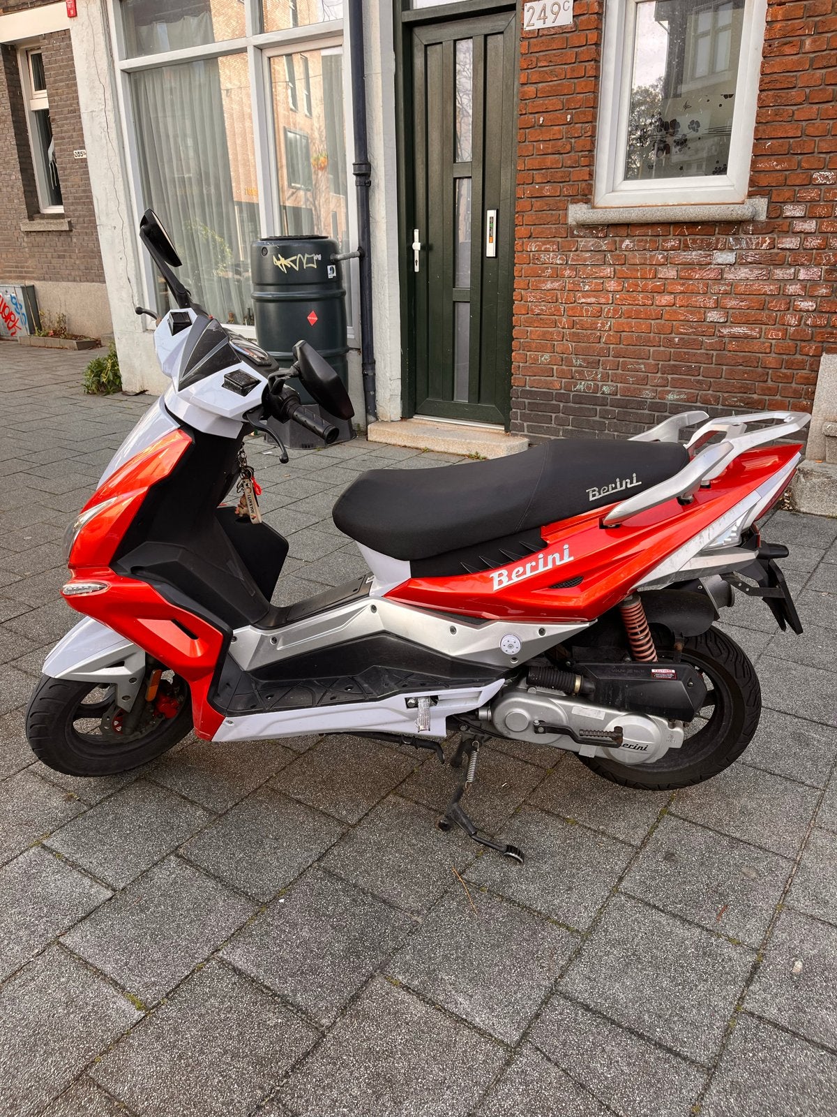 Berini Scooter - Rood/Wit - Goed onderhouden, Ophalen, Gebruikt, Benzine, Overige merken