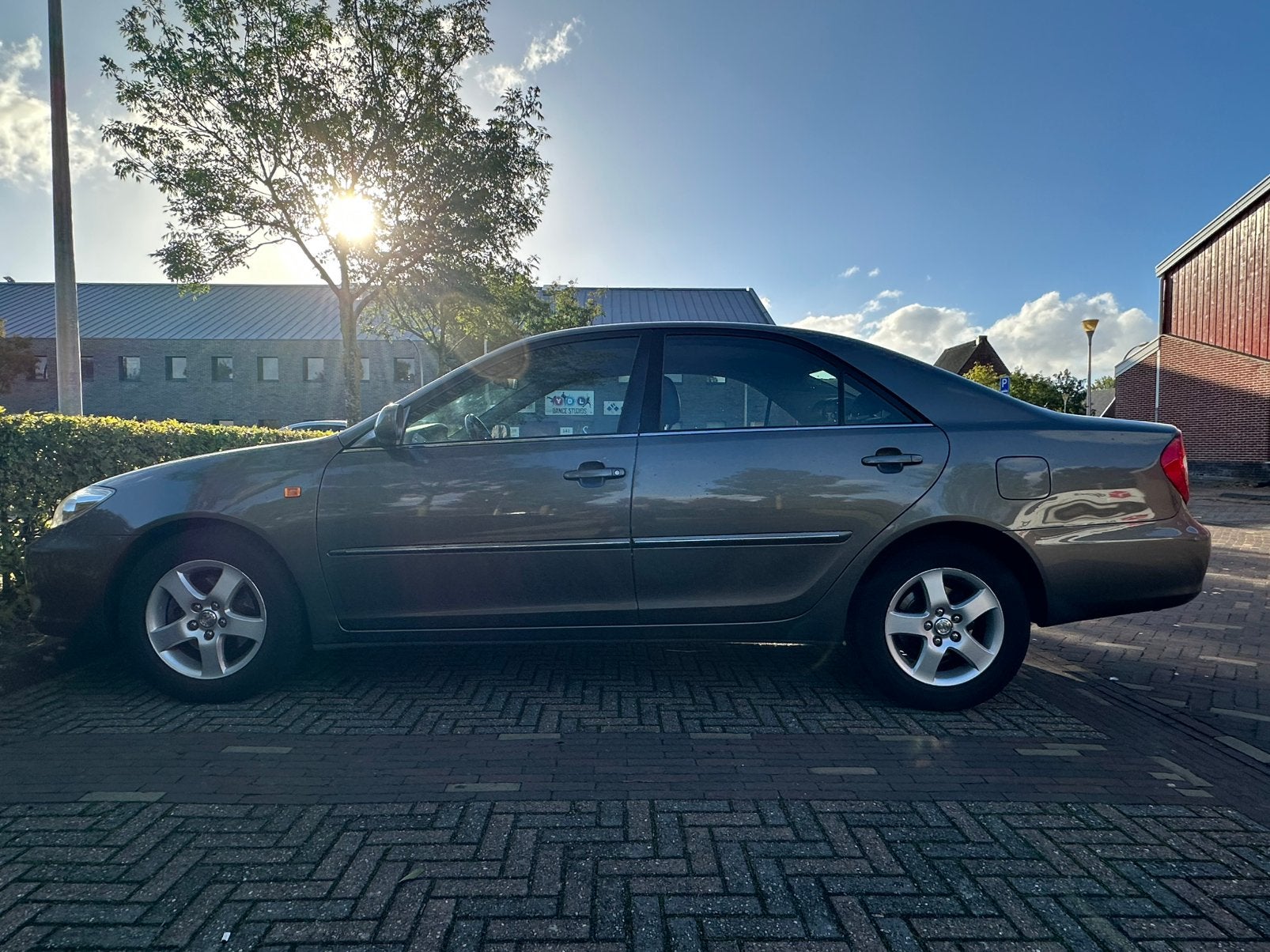 Toyota Camry 2.4 Linea Luna AUT 2004 Grijs, Auto's, 4 cilinders, Camry, 10 km/l, 75 €/maand