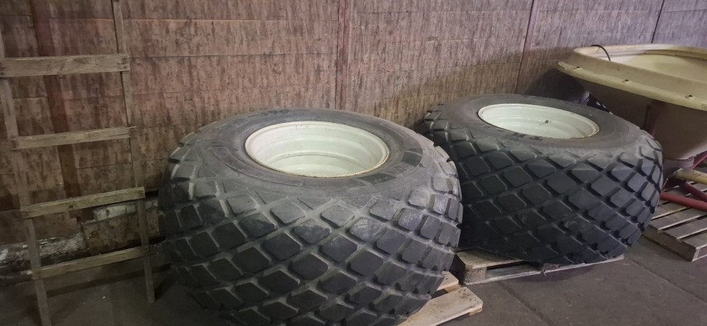 Set gebruikte banden BKT 28L26 op velg, Ophalen