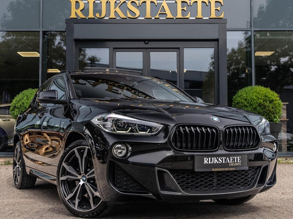 BMW X2 sDrive20i M-sport|PANO|LED|20''|STOELVERW.|CAMERA, Auto's, BMW, 1998 cc, 1435 kg, Automatische klimaatregeling, Zwart