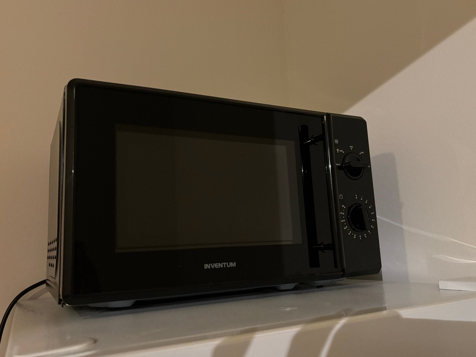 Inventum MN205SB Solo magnetron - Zwart - Zo goed als nieuw, Ophalen of Verzenden, Magnetron, Zo goed als nieuw, 45 tot 60 cm
