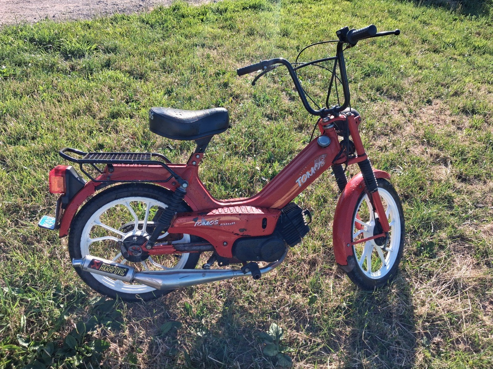 Tomos Standard Bromfiets met Akrapovic uitlaat, Fietsen en Brommers, Brommers | Tomos, Ophalen, Gebruikt, Maximaal 45 km/u, Standard