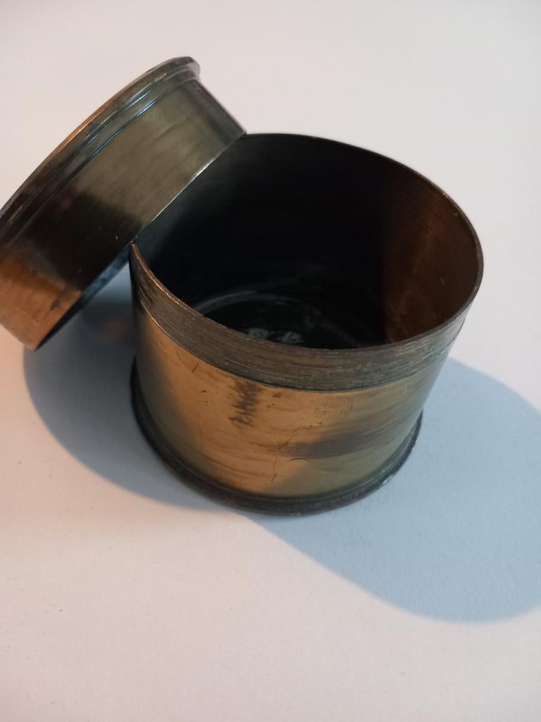 Sigaretten bakje van twee afgeschoten Engelse hulzen, Verzamelen, Ophalen of Verzenden, ., ., .