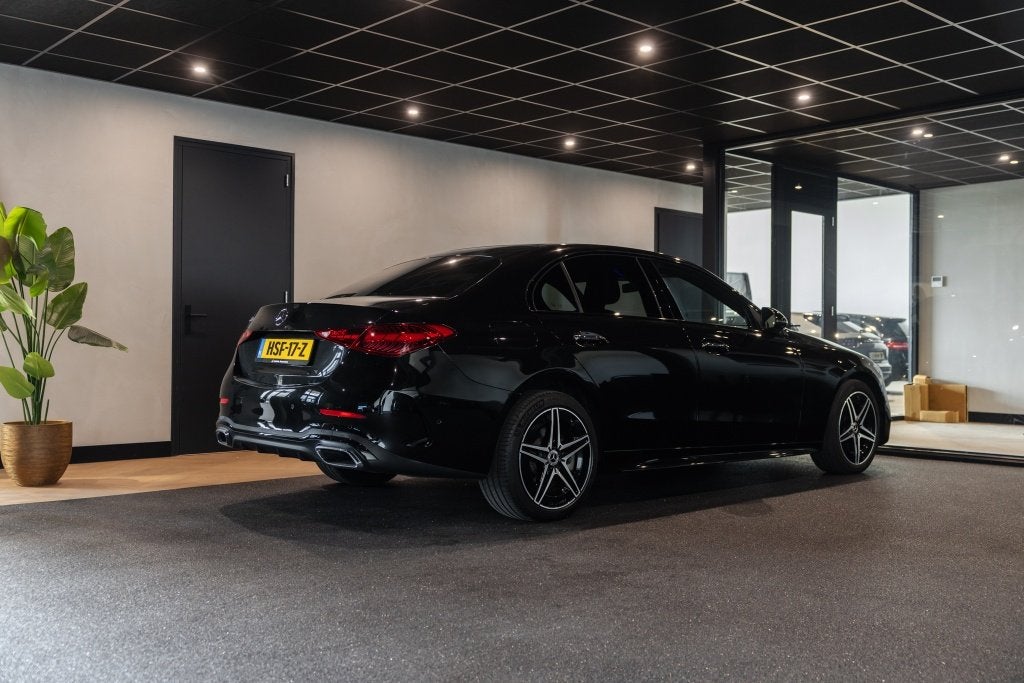 Mercedes-Benz C-Klasse 300 e AMG Line | Burmester | Pano | H, Auto's, 2005 kg, 4 cilinders, Zwart, Bedrijf