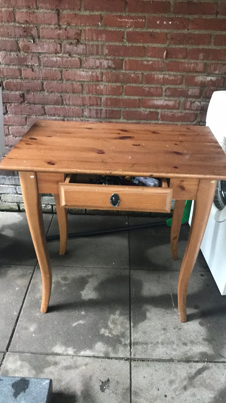 Leuke tafel met een laadje, Huis en Inrichting, 100 tot 150 cm, Ophalen of Verzenden, Zo goed als nieuw, 25 tot 50 cm