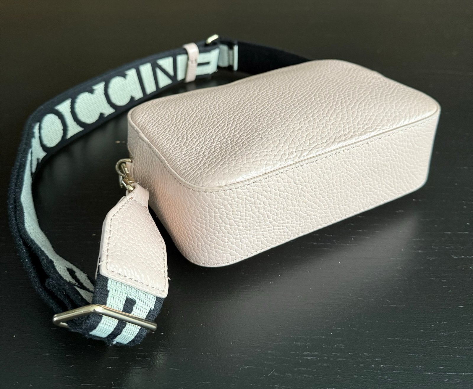 Coccinelle Cameratas Nude Leer met Canvas Schouderband, Ophalen of Verzenden, Zo goed als nieuw, Beige, Schoudertasje