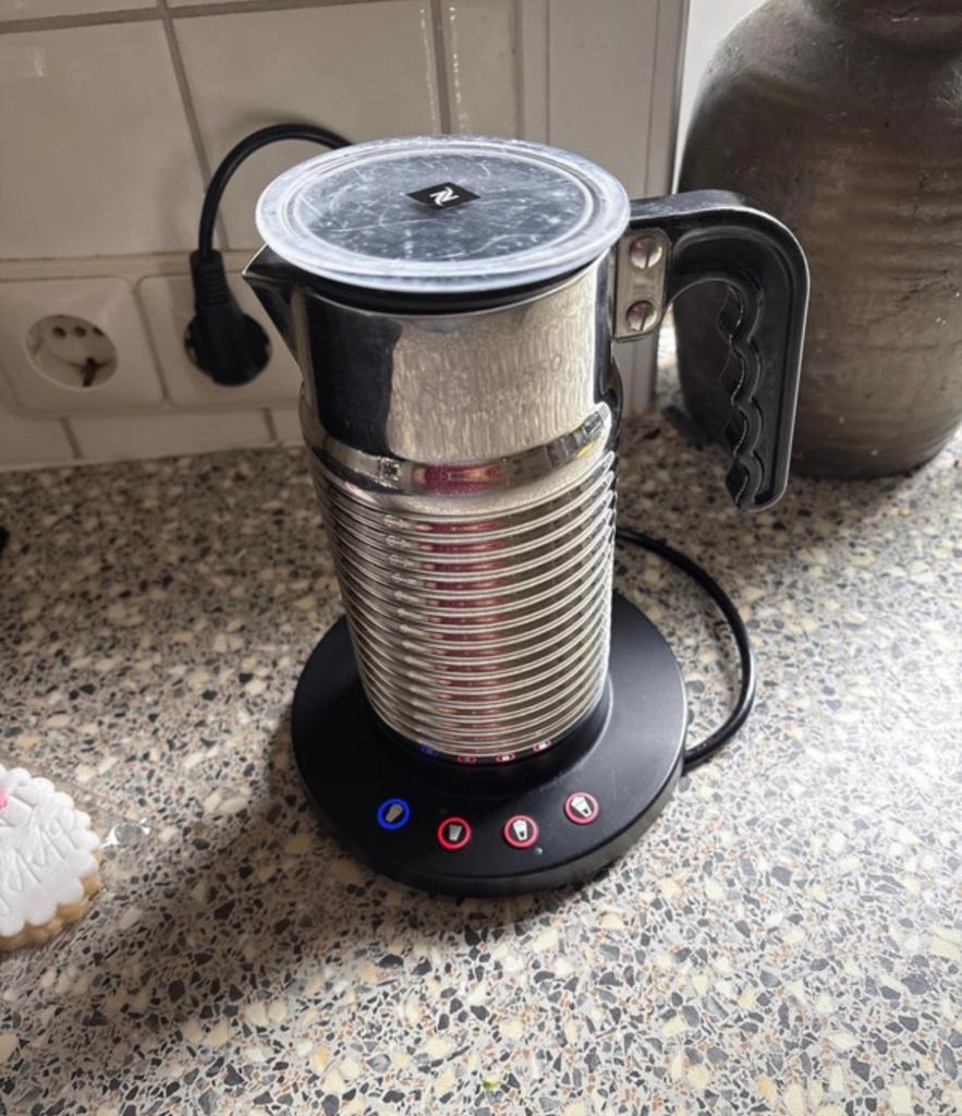 Nespresso Aeroccino 3 Melkopschuimer, Ophalen of Verzenden, Zo goed als nieuw, Elektrische melkopschuimer