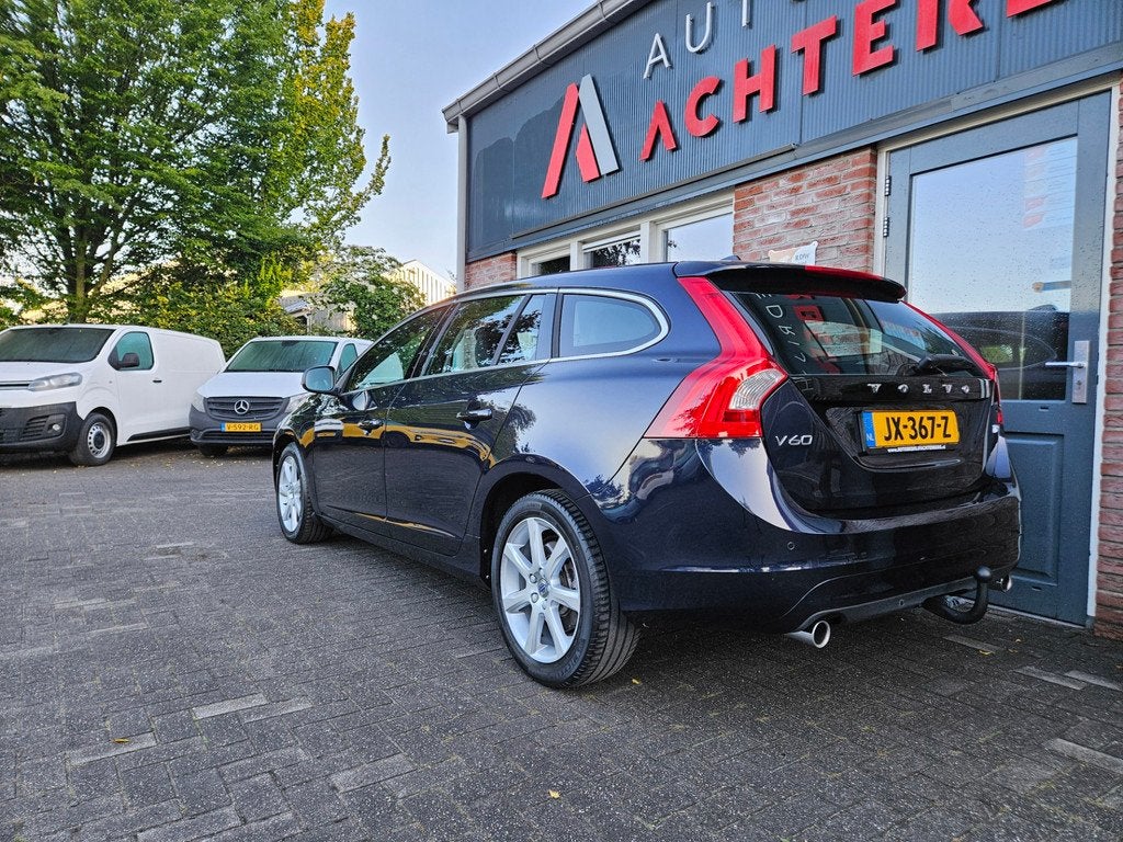 Volvo V60 1.5 T2 Nordic+ Automaat! Trekhaak! Xenon! NAP! PDC, Euro 6, 4 cilinders, Blauw, Leder en Stof