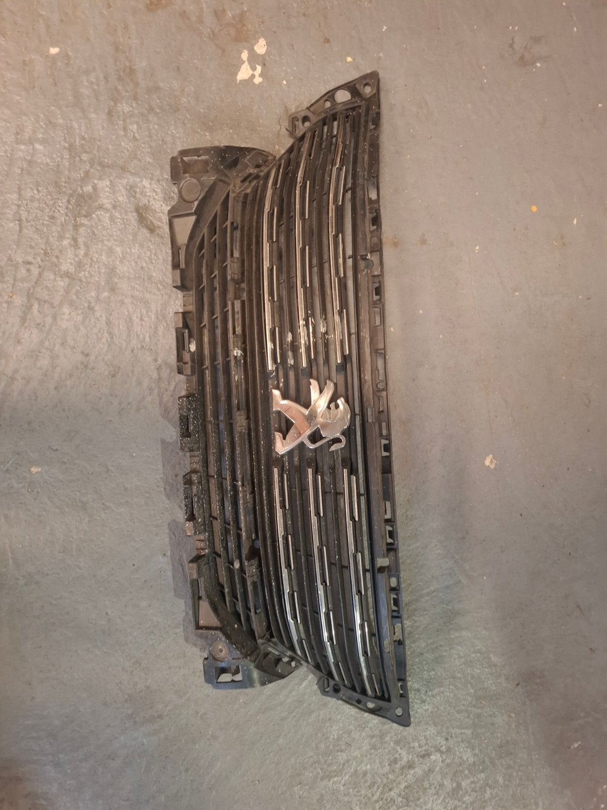 Peugeot 3008 en 5008 grille bj 2016 tot 2021, Auto-onderdelen, Carrosserie en Plaatwerk, Gebruikt, Voor, Ophalen of Verzenden