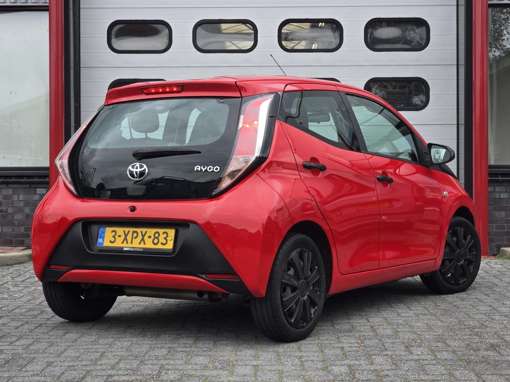 Toyota Aygo 1.0 VVT-i x-play Bluetooth/Centr. Vergr/Stuurb., Voorwielaandrijving, Stof, Gebruikt, 4 stoelen