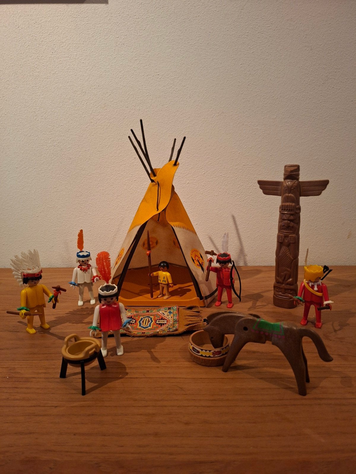 Playmobil Indianen set met tipi, totempalen en figuren, Ophalen of Verzenden, Gebruikt