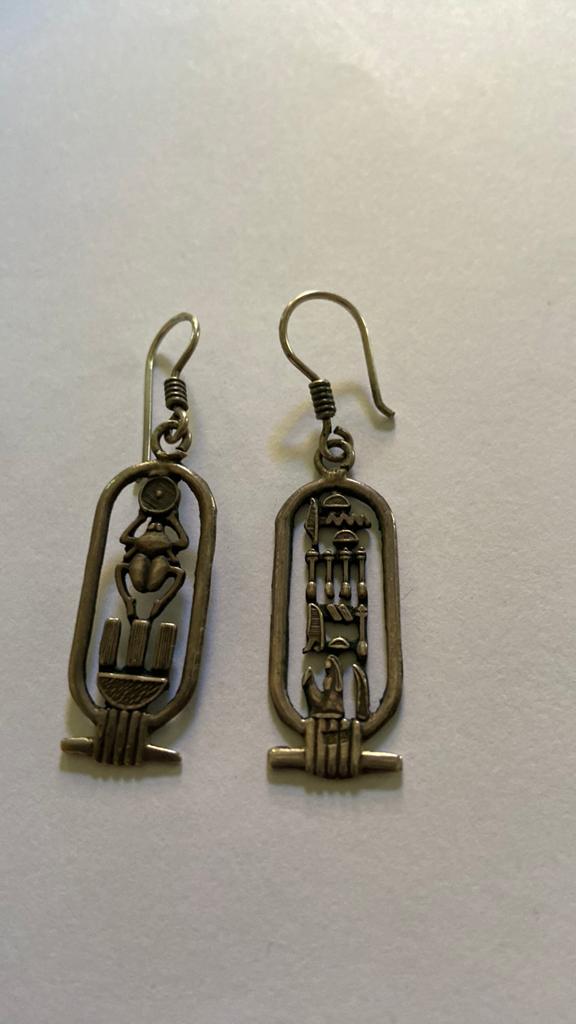 Egyptische -Carouche oorbellen zilver gemerkt 5 cm lang., Ophalen of Verzenden, Zilver, Oorbellen