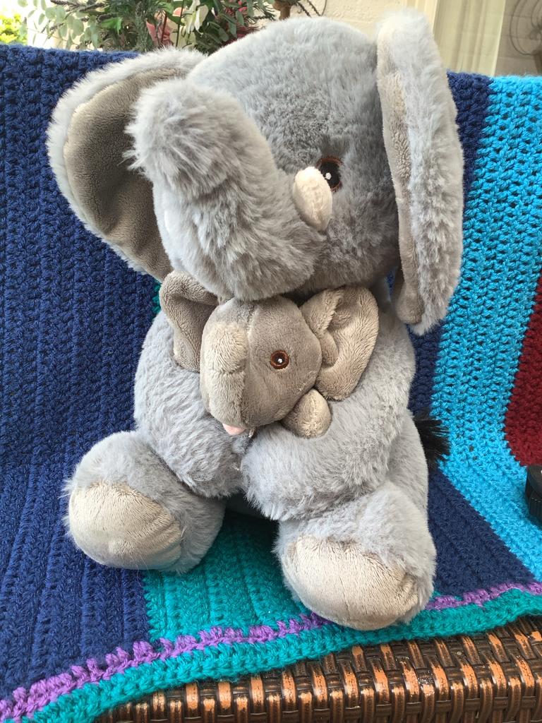 Nicotoys mama olifant met baby - steun KIKA, Grijs, Ophalen of Verzenden, Zo goed als nieuw, Middelgroot (20 tot 80 cm)