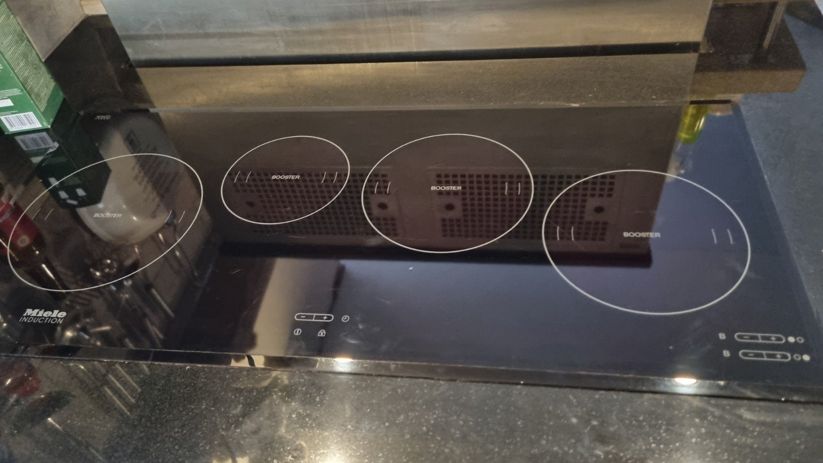 Miele Inductie Kookplaat - Goedwerkend met lichte schade, Gebruikt, Inbouw, Inductie, 4 kookzones