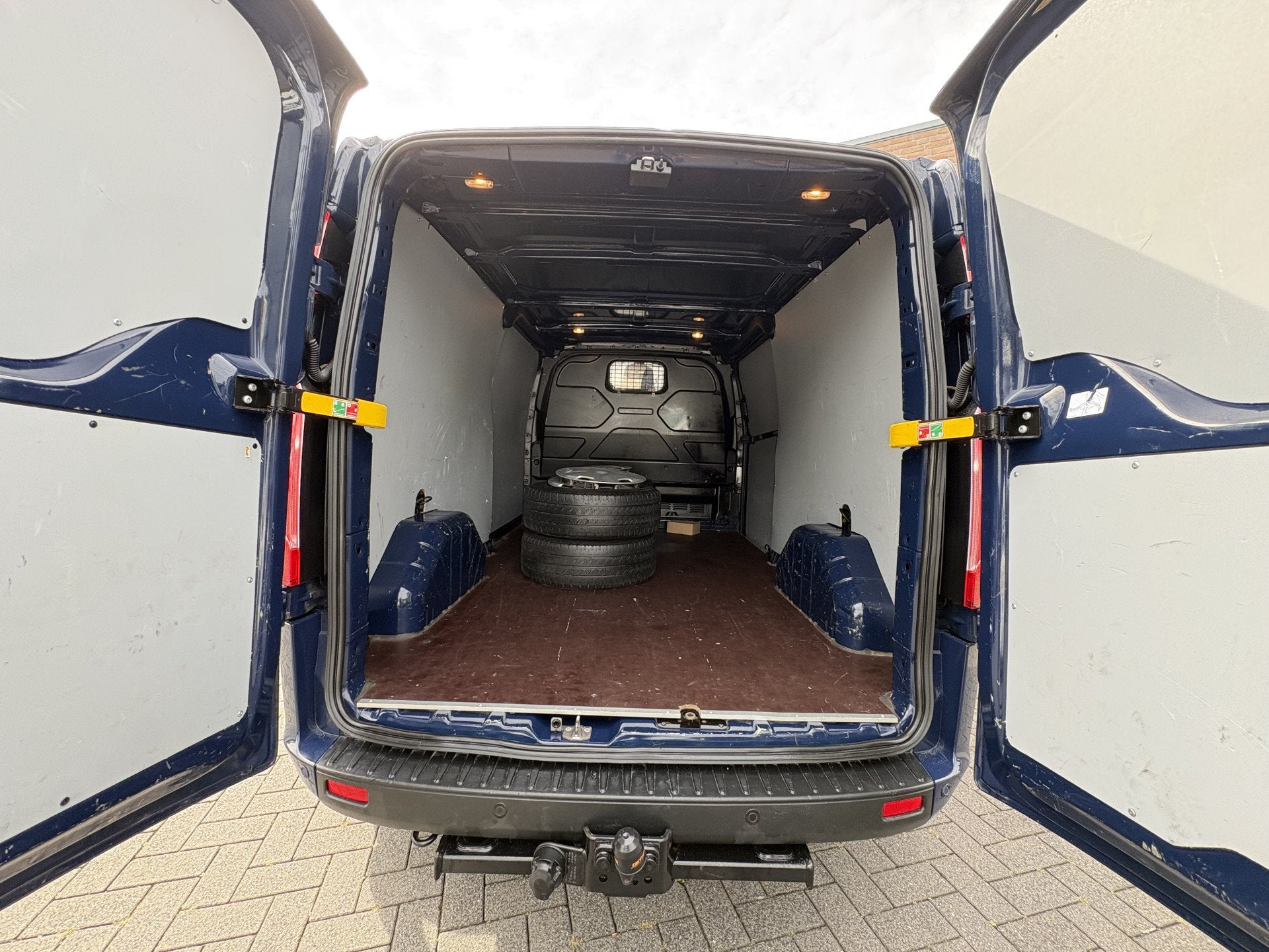Foto 3 van Ford Transit Custom 2.0TDCI 130PK Automaat Lang / Carplay /