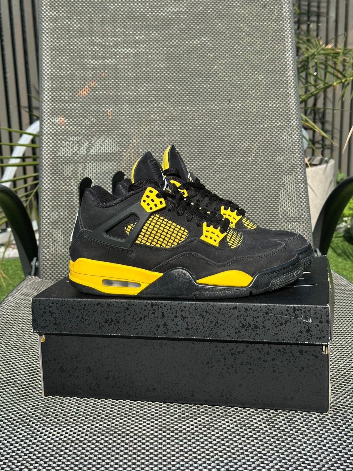 Jordan 4 “Thunder” 41, Zwart, Nieuw, Ophalen of Verzenden, Sneakers of Gympen