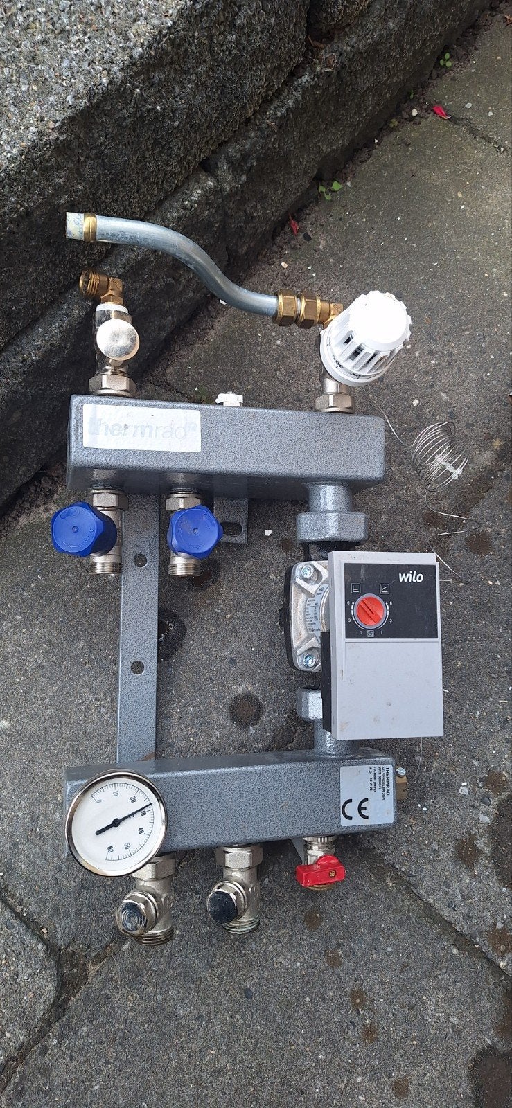 Thermad radiator verdeler met Wilo pomp en thermostaat, Ophalen, Gebruikt, Minder dan 30 cm, Radiator