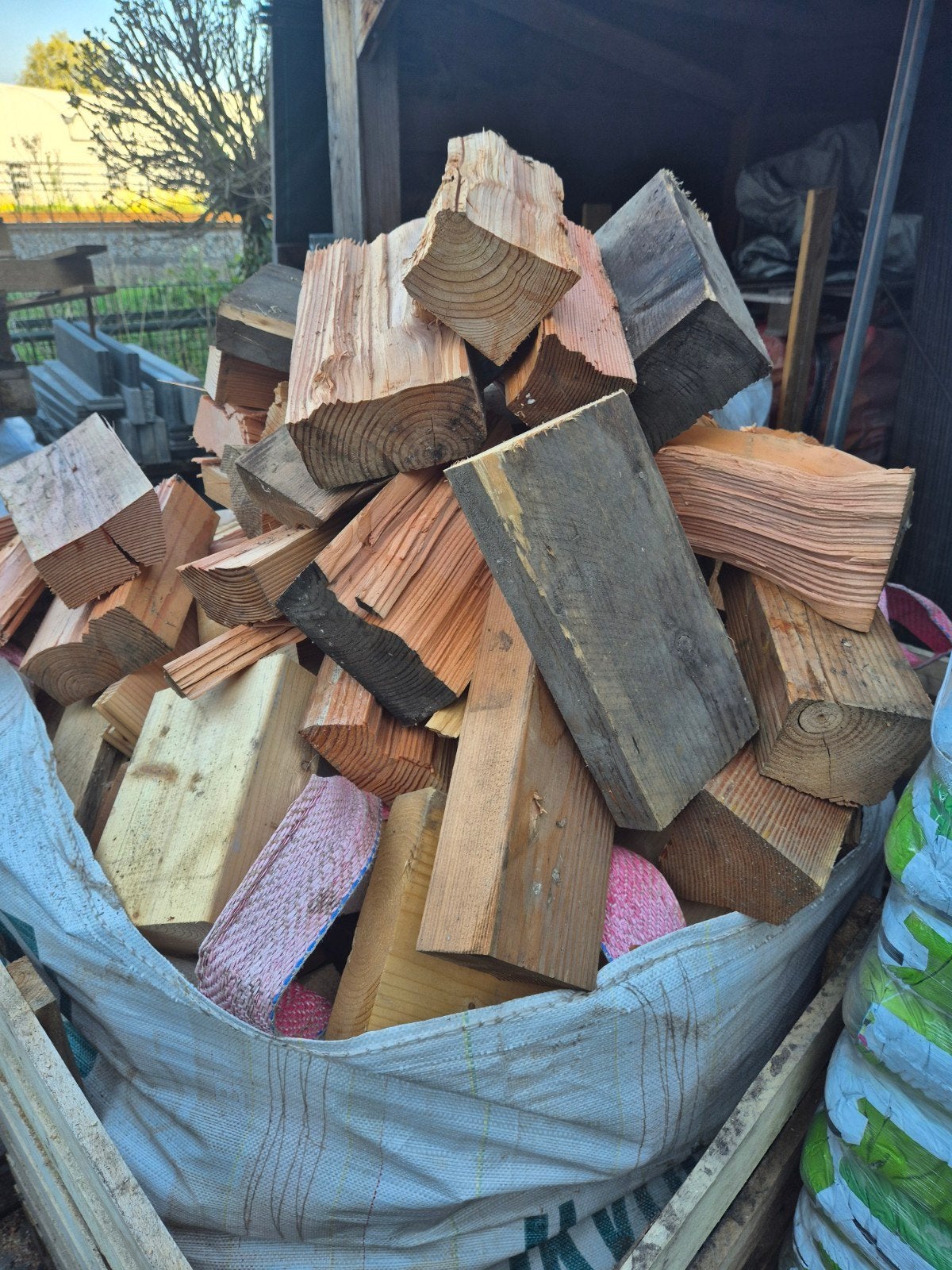 Brandhout: Gemengde blokken voor de kachel, Tuin en Terras, Haardhout, Minder dan 3 m³, Ophalen, Overige houtsoorten, Blokken