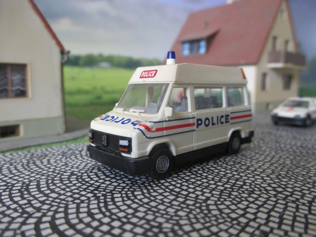 Peugeot J5 verhoogd POLICE Politie Frankrijk, Hobby en Vrije tijd, Modelauto's | 1:87, Ophalen of Verzenden, Gebruikt, Bus of Vrachtwagen