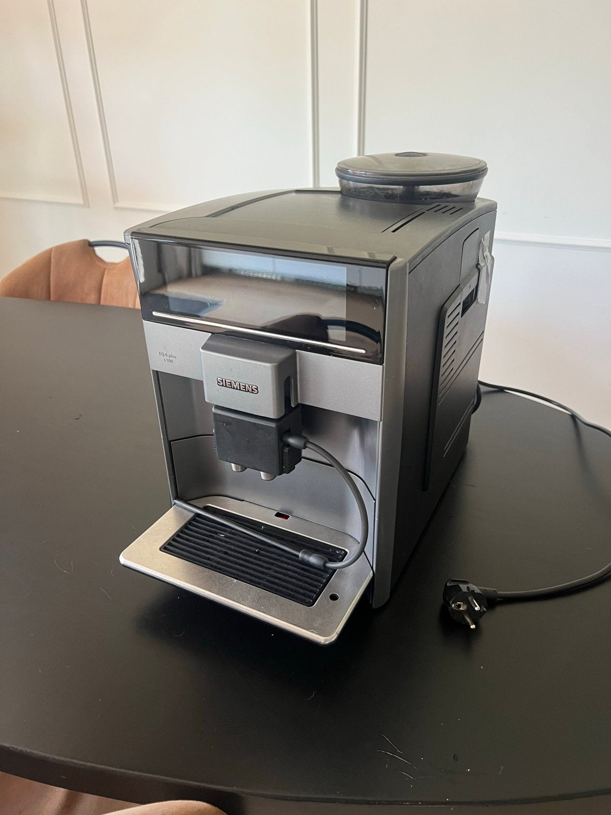 Siemens EQ.6 plus s300 volautomatische koffiemachine, Witgoed en Apparatuur, Koffiezetapparaten, Ophalen, Afneembaar waterreservoir